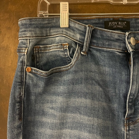 Judy Blue Jeans Woman 15/32 Denim Distressed Ankle Pant, Stretchy Comfy, NWOT - Picture 11 of 12